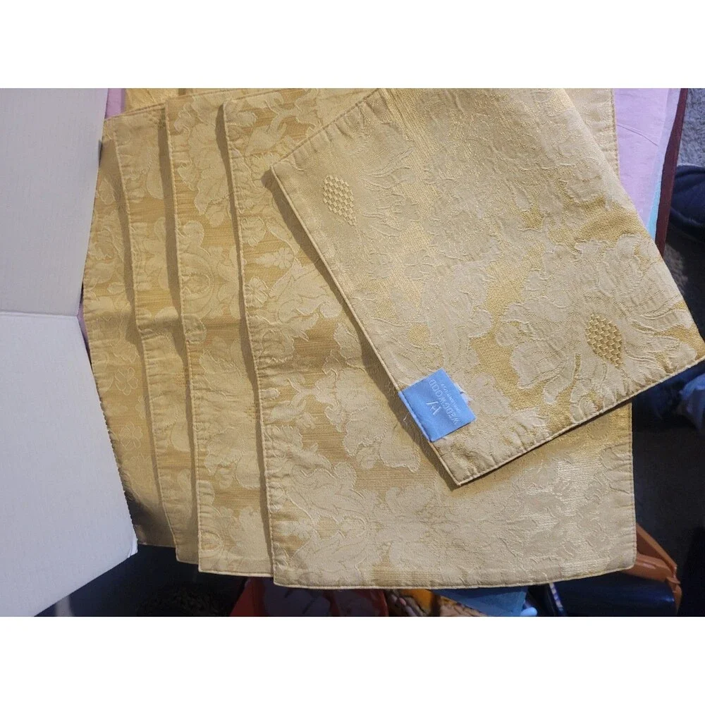 Wedgwood Gold Damask Jacquard Linen Lot 10 (5) 18x18 Napkins (5) 17x12 Placemats